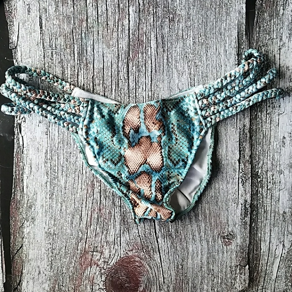 Gorgeous Snakeskin 2 piece Bikini set - Picture 2 of 8